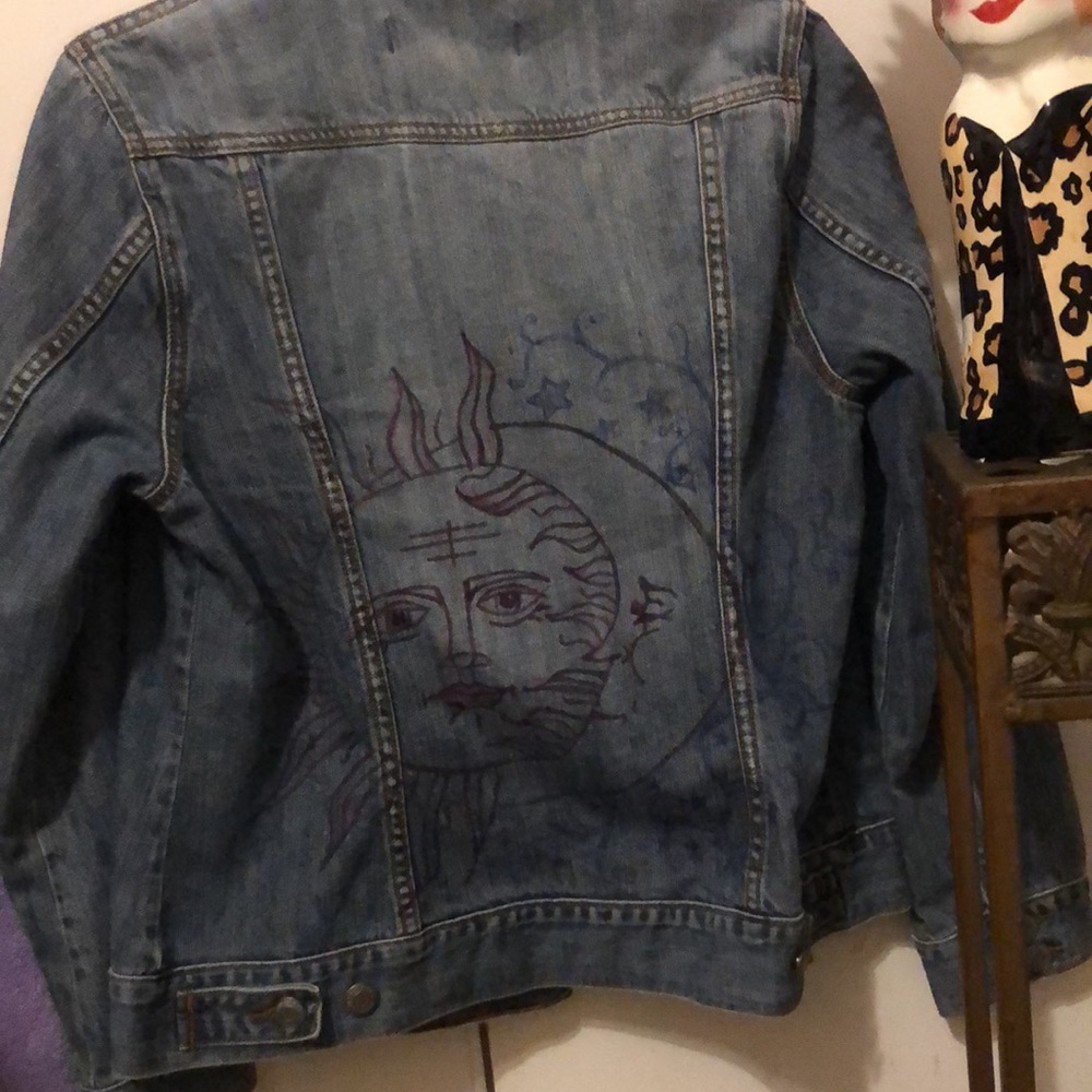 Old navy denim jacket. The label says Old Navy maternity size M - Picture 6 of 7